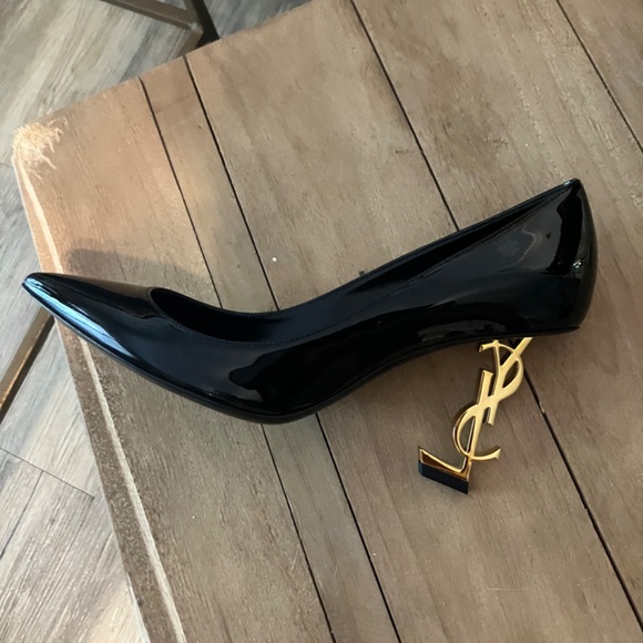 Black Saint Laurent pumps with gold heel - Picture 12 of 16
